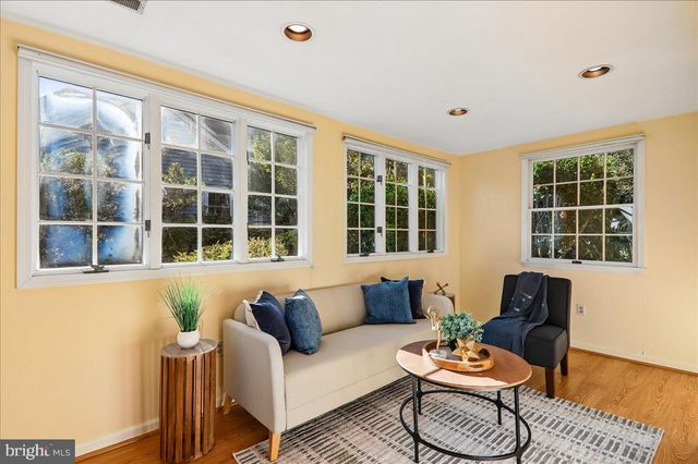 8616 LYNBROOK DR, Bethesda, MD 20814