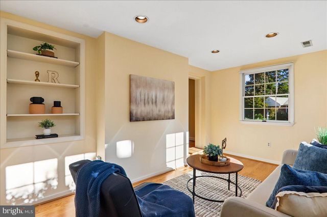 8616 LYNBROOK DR, Bethesda, MD 20814