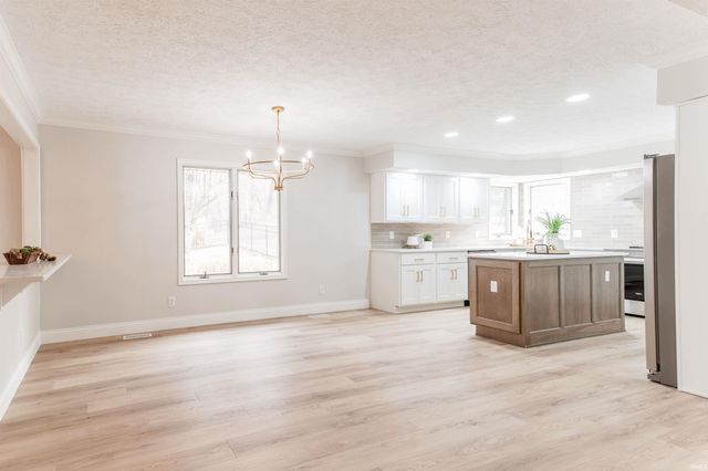 1314 Hunters Ridge Court, Evansville, IN 47725