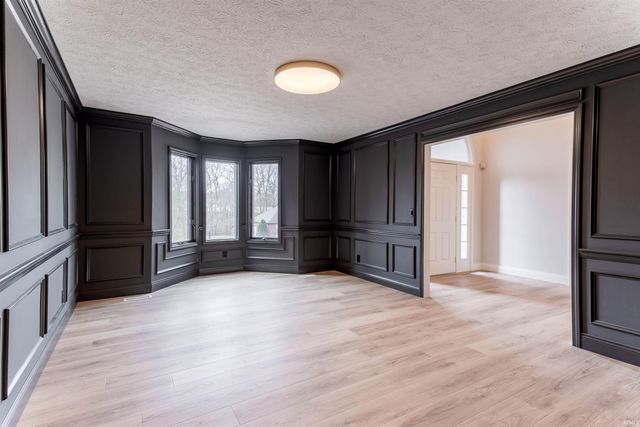 1314 Hunters Ridge Court, Evansville, IN 47725