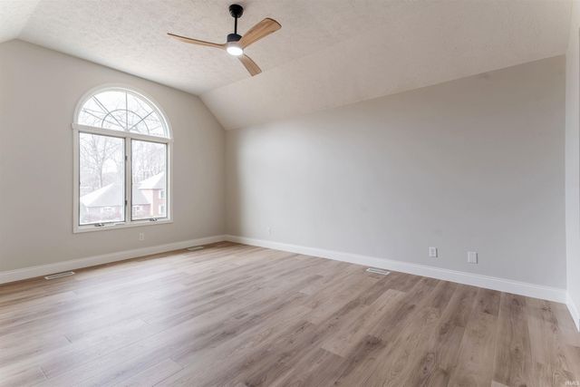 1314 Hunters Ridge Court, Evansville, IN 47725