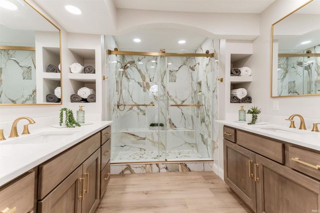 1314 Hunters Ridge Court, Evansville, IN 47725