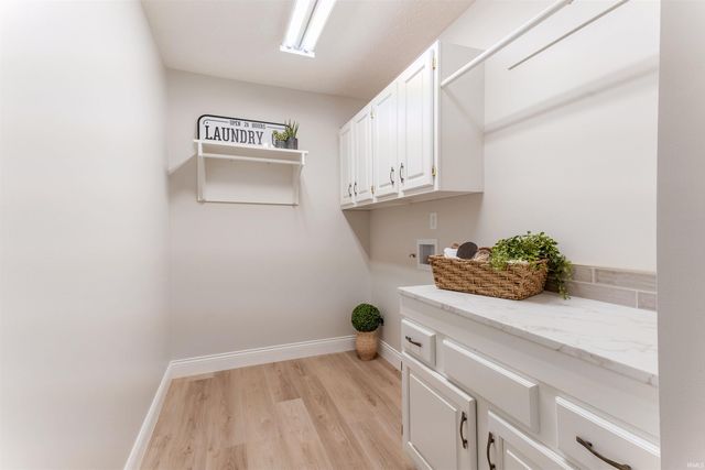 1314 Hunters Ridge Court, Evansville, IN 47725