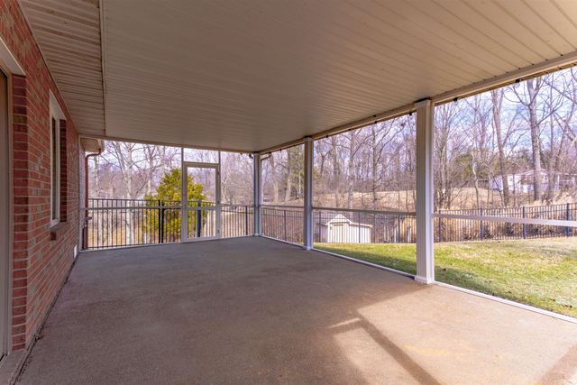 1314 Hunters Ridge Court, Evansville, IN 47725