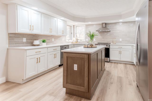 1314 Hunters Ridge Court, Evansville, IN 47725