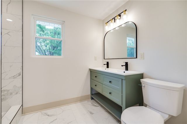 222 E Social Row Road, Dayton, OH 45458