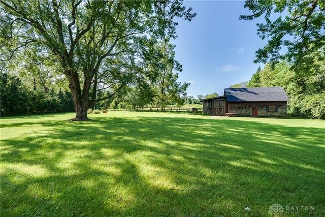 222 E Social Row Road, Dayton, OH 45458