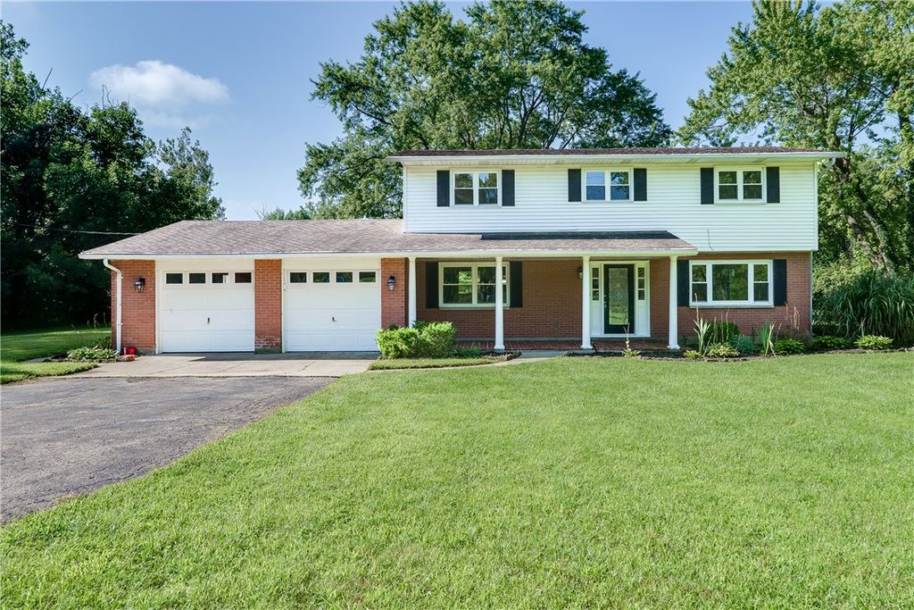 222 E Social Row Road, Dayton, OH 45458