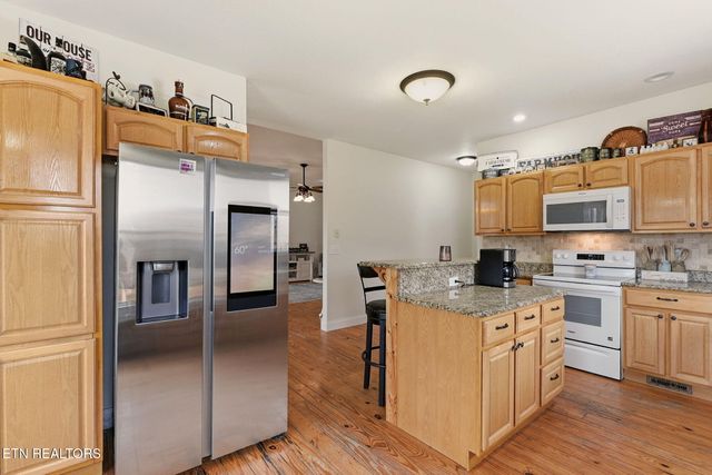 445 & 443 Leighton Lane, Jacksboro, TN 37757