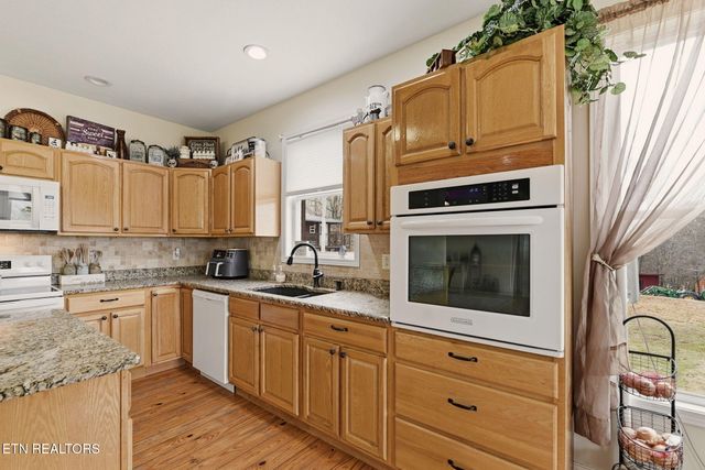 445 & 443 Leighton Lane, Jacksboro, TN 37757