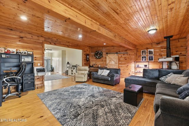 445 & 443 Leighton Lane, Jacksboro, TN 37757