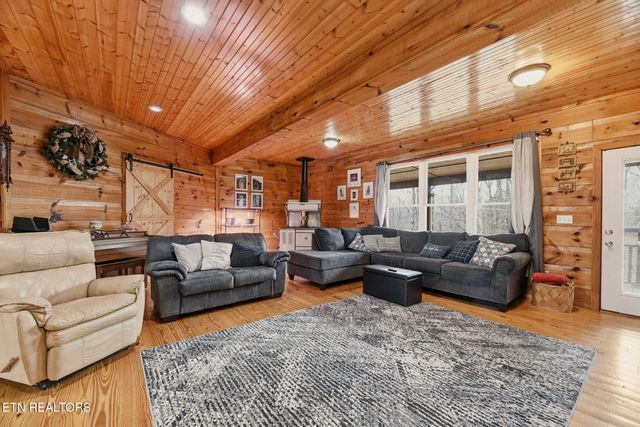 445 & 443 Leighton Lane, Jacksboro, TN 37757