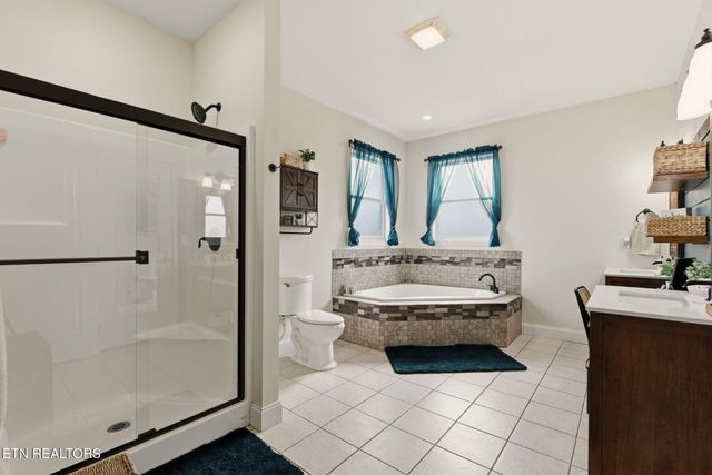 445 & 443 Leighton Lane, Jacksboro, TN 37757