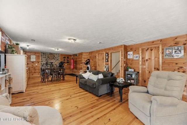 445 & 443 Leighton Lane, Jacksboro, TN 37757