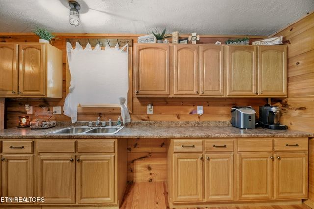 445 & 443 Leighton Lane, Jacksboro, TN 37757