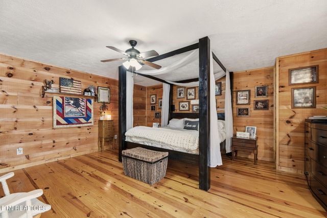 445 & 443 Leighton Lane, Jacksboro, TN 37757