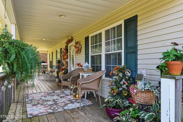 445 & 443 Leighton Lane, Jacksboro, TN 37757