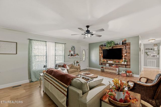 445 & 443 Leighton Lane, Jacksboro, TN 37757