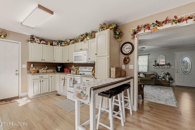 445 & 443 Leighton Lane, Jacksboro, TN 37757