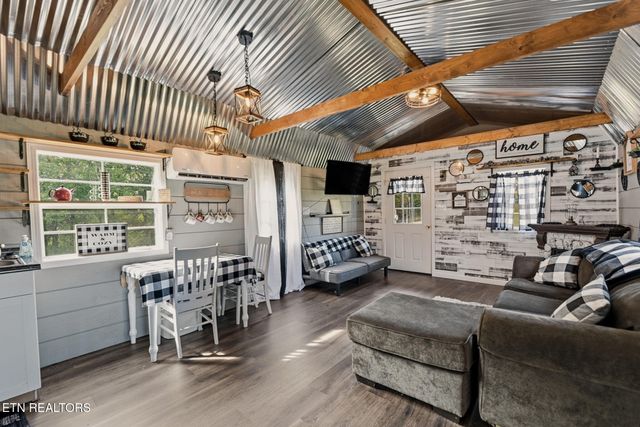 445 & 443 Leighton Lane, Jacksboro, TN 37757