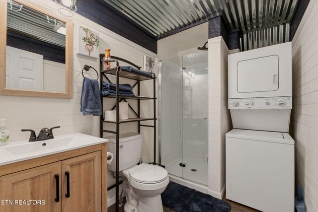 445 & 443 Leighton Lane, Jacksboro, TN 37757