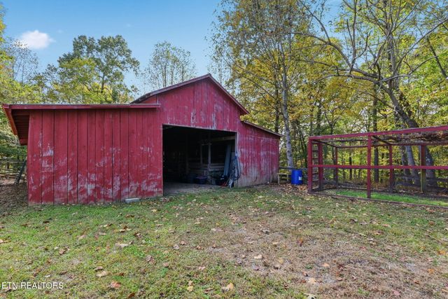 445 & 443 Leighton Lane, Jacksboro, TN 37757