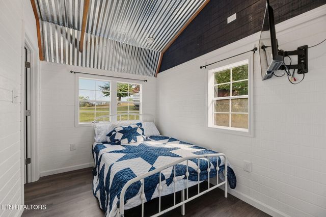 445 & 443 Leighton Lane, Jacksboro, TN 37757