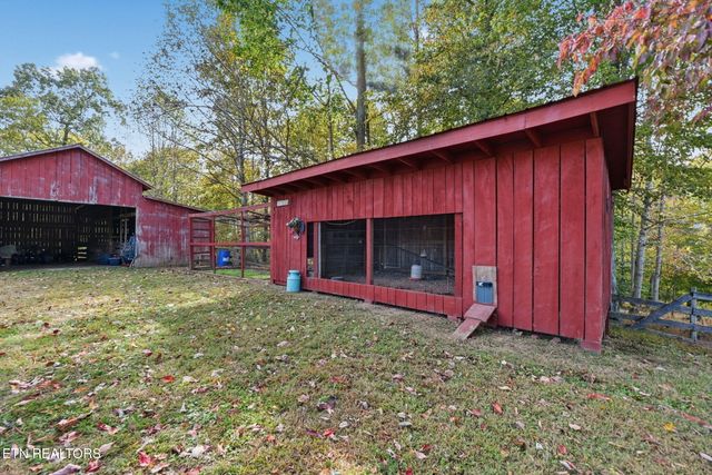 445 & 443 Leighton Lane, Jacksboro, TN 37757