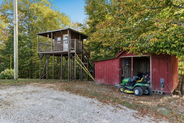 445 & 443 Leighton Lane, Jacksboro, TN 37757