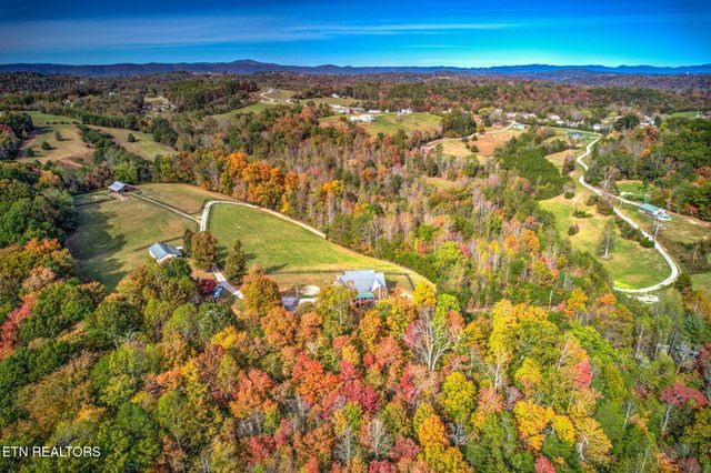 445 & 443 Leighton Lane, Jacksboro, TN 37757