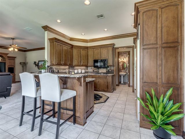 1400 Quail Lake Way, Mustang, OK 73064