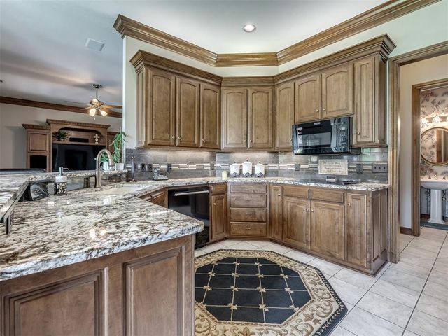 1400 Quail Lake Way, Mustang, OK 73064