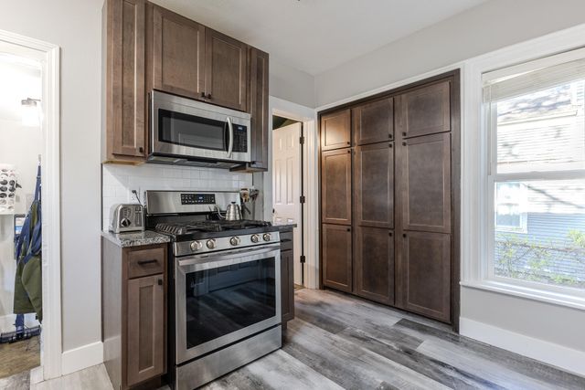 832 Sigsbee Street SE, Grand Rapids, MI 49506
