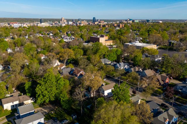 832 Sigsbee Street SE, Grand Rapids, MI 49506