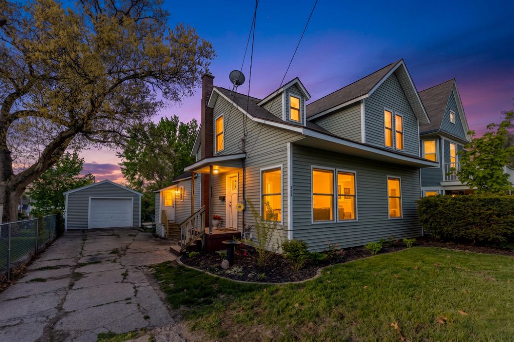 832 Sigsbee Street SE, Grand Rapids, MI 49506