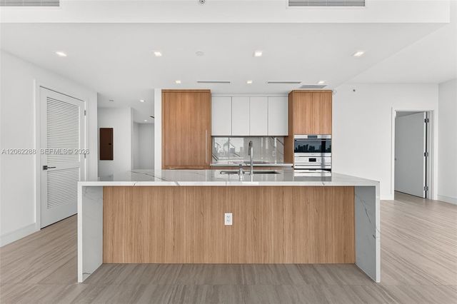 2411 Laguna Circle 2011, North Miami, FL 33181