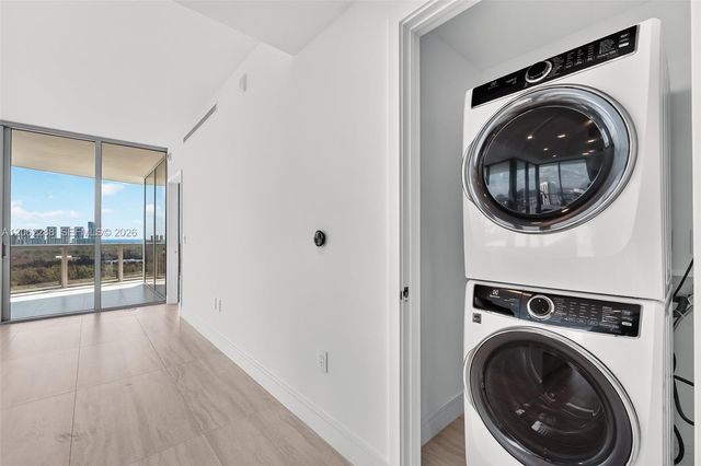2411 Laguna Circle 2011, North Miami, FL 33181