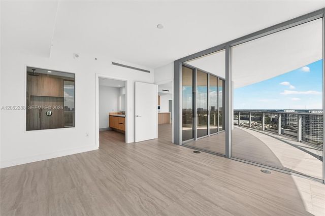 2411 Laguna Circle 2011, North Miami, FL 33181