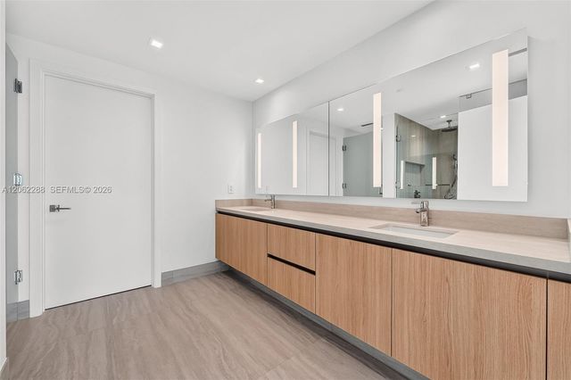 2411 Laguna Circle 2011, North Miami, FL 33181