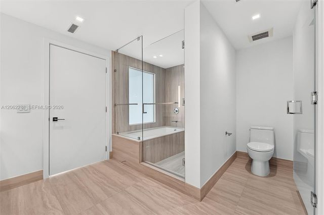 2411 Laguna Circle 2011, North Miami, FL 33181