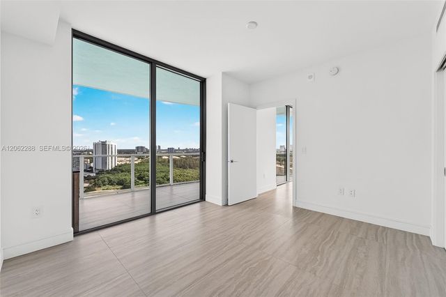 2411 Laguna Circle 2011, North Miami, FL 33181