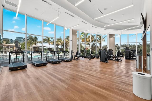 2411 Laguna Circle 2011, North Miami, FL 33181