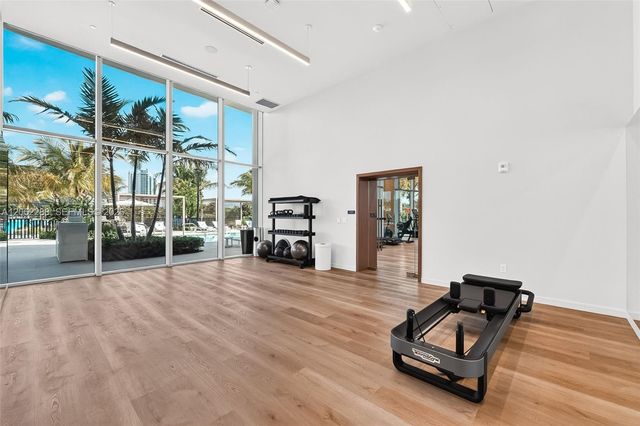 2411 Laguna Circle 2011, North Miami, FL 33181