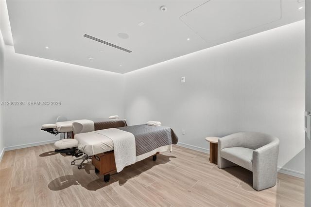 2411 Laguna Circle 2011, North Miami, FL 33181