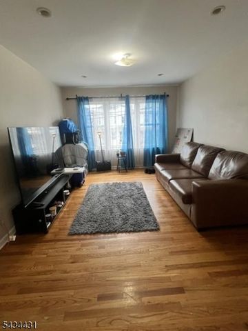846 Garden St, Elizabeth City, NJ 07202