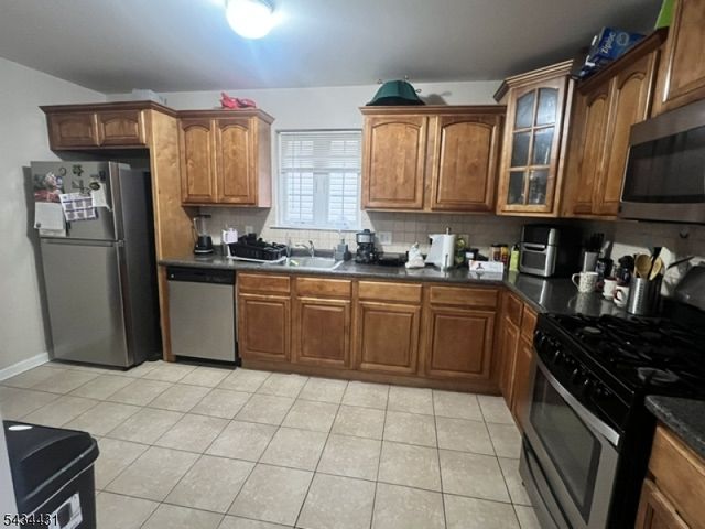 846 Garden St, Elizabeth City, NJ 07202