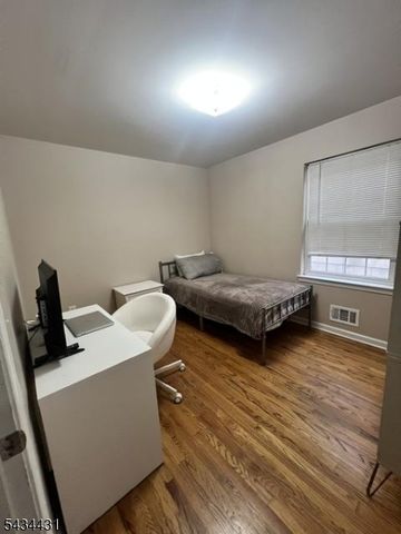 846 Garden St, Elizabeth City, NJ 07202