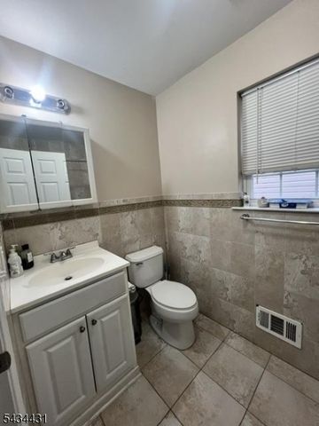 846 Garden St, Elizabeth City, NJ 07202