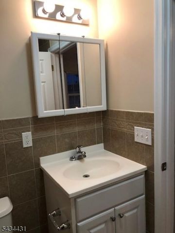 846 Garden St, Elizabeth City, NJ 07202