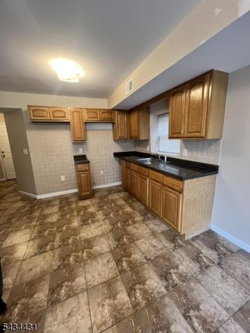 846 Garden St, Elizabeth City, NJ 07202